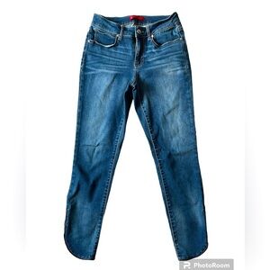 5/$25 Jennifer Lopez Skinny Ankle Jeans with zipper feature size 2